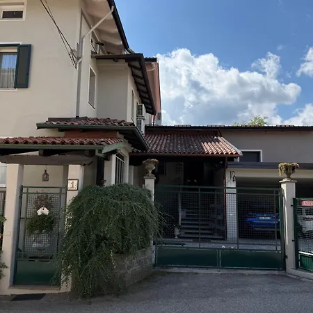 Il Vecchio Teatro לינה וארוחת בוקר