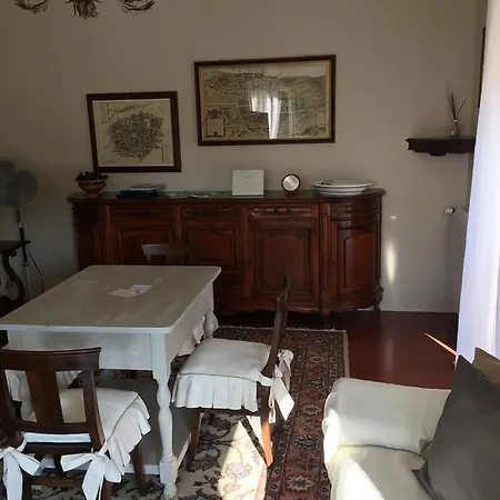 לינה וארוחת בוקר Il Vecchio Teatro *